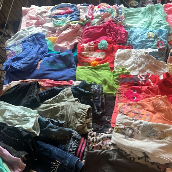 Lot of over 100 items size 4t girls - Picture 5 of 7
